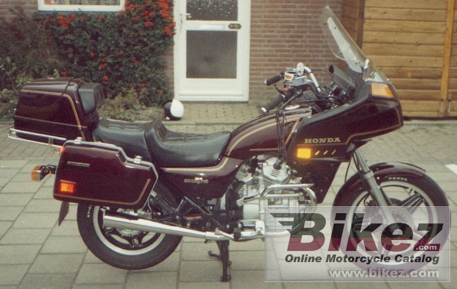 Big Rob Tromp gl 500 silver wing picture and wallpaper from Bikez.com